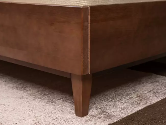 Кровать Tempo из массива дерева с высокими ножками